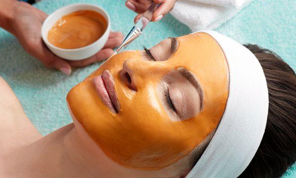 Pumpkin Peel with salicylic acid, enzymes and vitamins to refine texture and brighten skin.