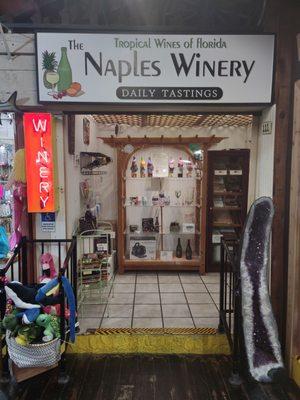 Naples winery in tin city 5th Ave