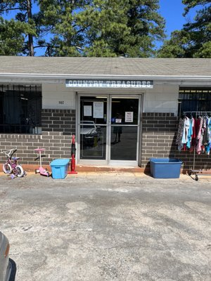 Consignment Shop - Gaffney, S.C. - dropping off!