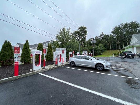 Richmond, RI, Tesla supercharging station