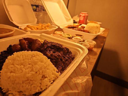 Bandeja Paisa y Palleyon de Venezuela   and Amazing Sauce