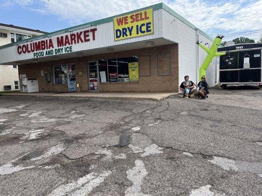 Columbia Market Food and Dry Ice store front