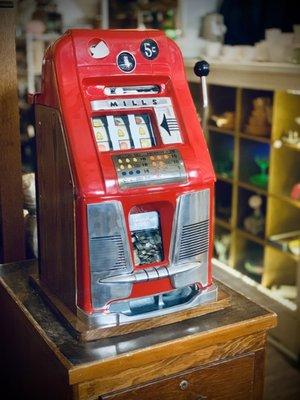 Vintage Nickel Slot Machine ~ Working Fine.