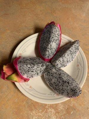 Very juicy dragon fruit. You can peel the skin easily.