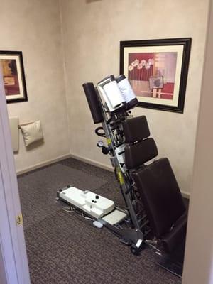 Another chiropractic adjusting room,