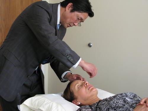 Dr.Chen acupuncture for a patient