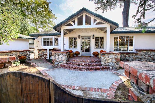 10358 La Tuna Canyon Rd Listed $899,000 Sold $910,000 www.latunalifestyle.com