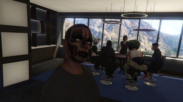 me in gta 5 playing poker with my friends