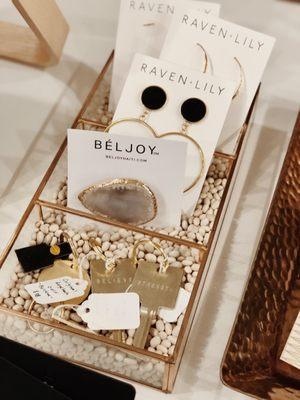 Love this Bel Joy crystal phone accessory