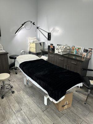 My esthetician room in the Huntington Beach location Salontäge