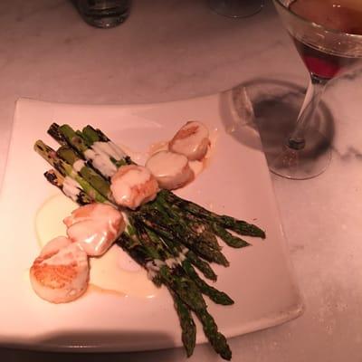 Scallops and grilled asparagus