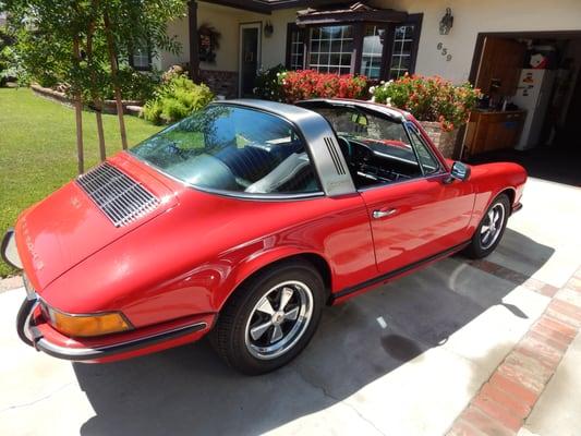 Paint and body work on 1970 911E Porsche by Economy Auto Body & Paint