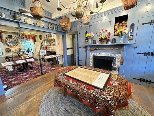 Living room & museum lobby.