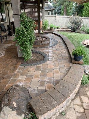 Paver patio and retaining wall