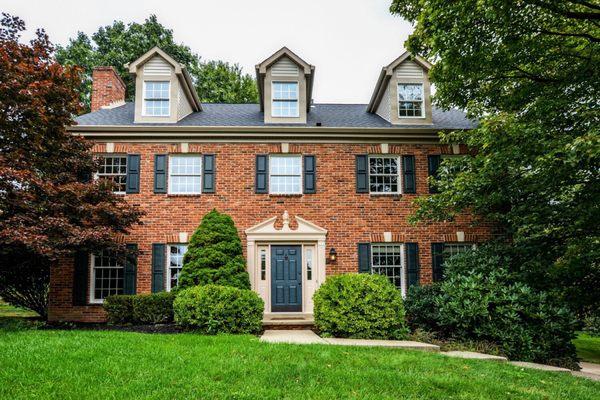 Stunning NEW listing in Franklin Park PA .. open house this Sunday 1-4