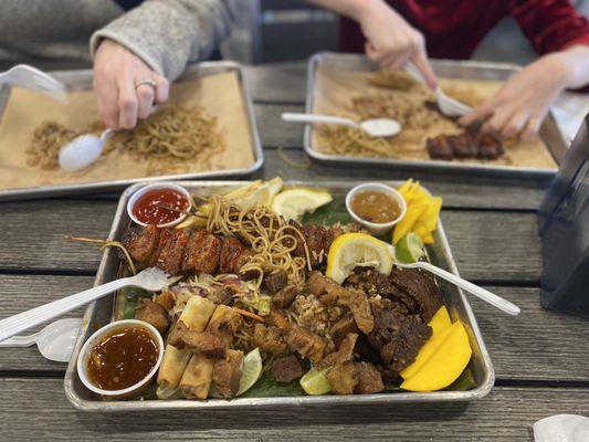 Mixed Platter feeds 2-4  It looked prettier... but a real foodie tastes then takes a pic!!!