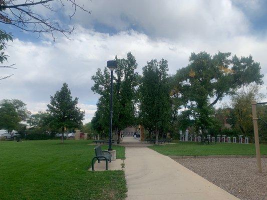 Picnic table, bikes to rent and nice grass