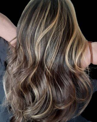 Dimensional brunette by Sheila