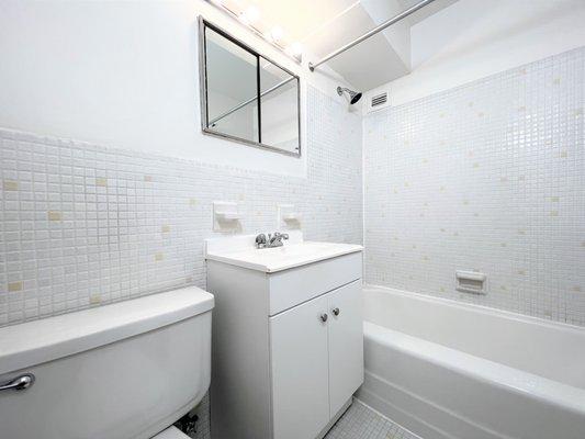 Studio - Bathroom