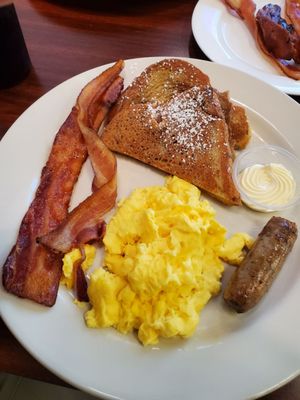 Scrambled eggs, bacon, French toast and sausage link. The French toast was awesome!