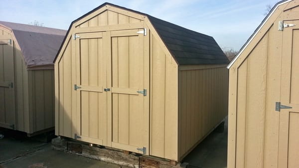 A standard gambrel roof barn.  Great for the backyard.  We've built hundreds of these.