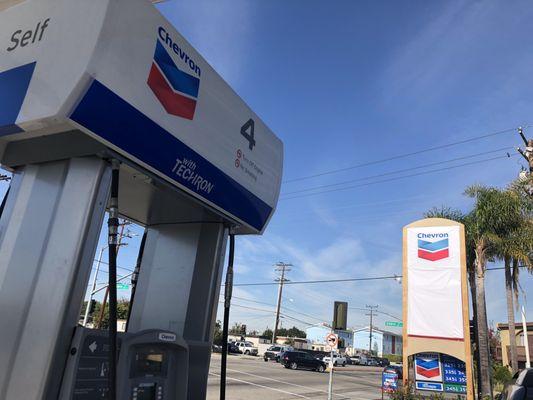 They are now a Chevron with crappy service.