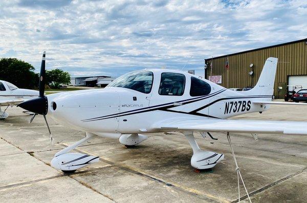 Cirrus SR-20 Aircraft available for flight training!