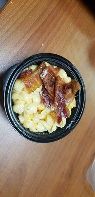 My daughters bacon mac & cheese.. mmm!!