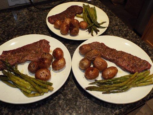 Tri Tip Steak with roasted potaoes and fresh asparagus.