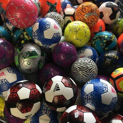 Soccer balls sizes: Mini, 3, 4, 5