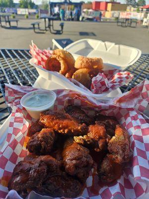 Great wings and rings at Gray's truck at The HUB! Love it. Service is a plus too!