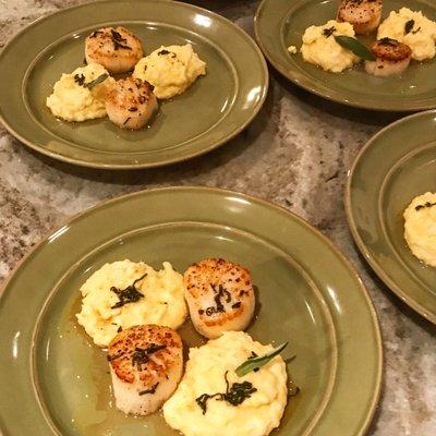 scallops with grits