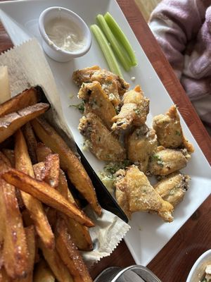 Garlic parm wings with cut fries