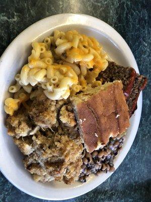 Hubby enjoyed the meatloaf plate.