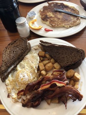 Wagon wheel breakfast and single pancake side