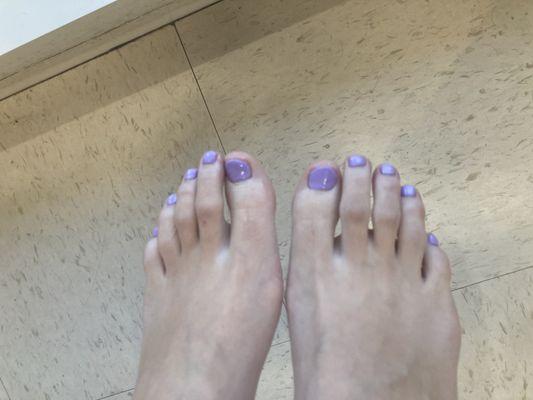 Color 33 lilac gel pedicure