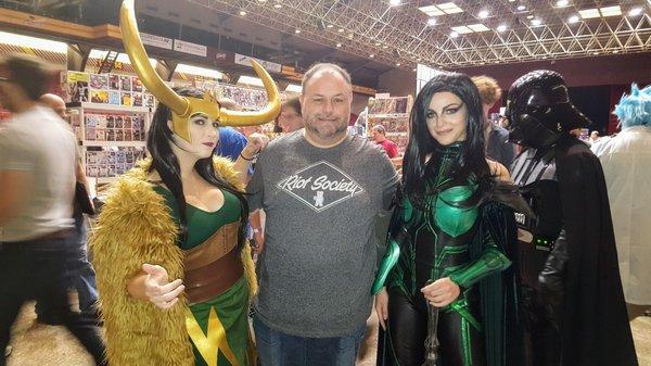 Posing with cosplayers at Hall of Fame City Comic Con 2017.