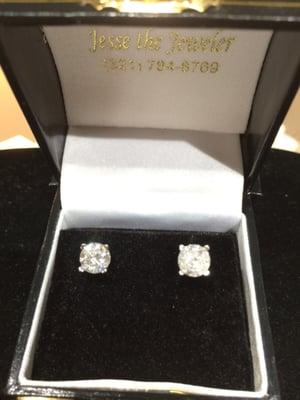 2cttw diamond studs --- I LOVE THEM!