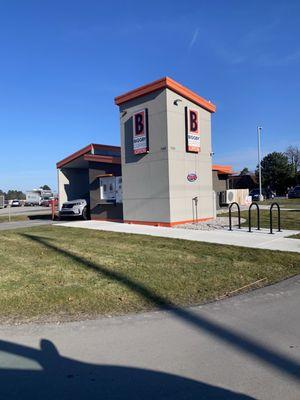 Lone coffee spot on a busy highway