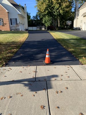 Asphalt sealcoating