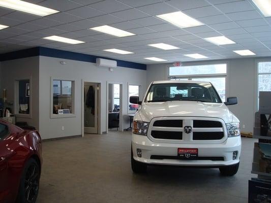 Showroom Pelletier Chrysler Dodge Jeep Ram (Pelletier Motors)