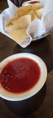 Chips and salsa.  Muy Bueno.