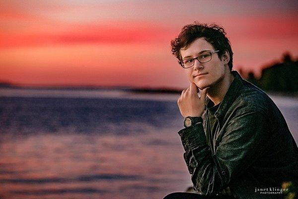 Janet Klinger Photography captures High School Senior Fun on Seattle Waterfront. Gorgeous sunset evening, happily stayed late!