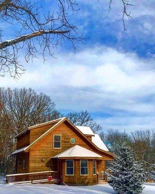 Eagle's Nest cabin has been named in honor of the graceful eagles flying overhead in Winter.