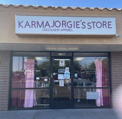 Karma Jorgie's store 
 Used and new apparel and more 
 Ropa usada y nueva y mas