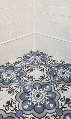 Subway wall tiles and Deco floor tiles