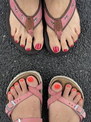 matching mother daughter gel pedi's!