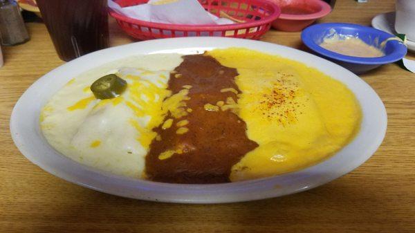 3 Enchilada plate (cheese topped w/queso, beef w/ con carne, chicken w/sour cream)