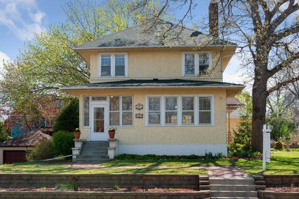 Classic Craftsman-Foursquare Architecture.