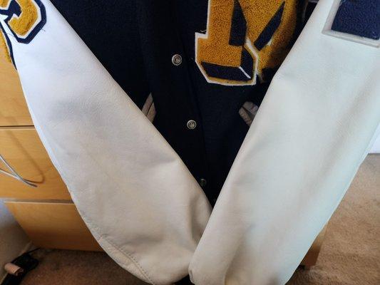 Cleaned, like new, white leather sleeves, no more discoloration or stains.